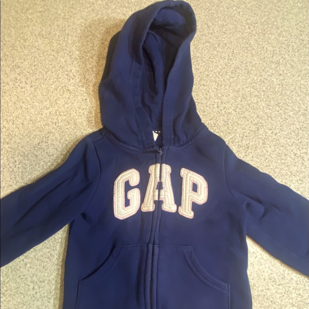 3T girls GAP hoodie and matching sweatpants. Gently used. Smoke/pet free home.